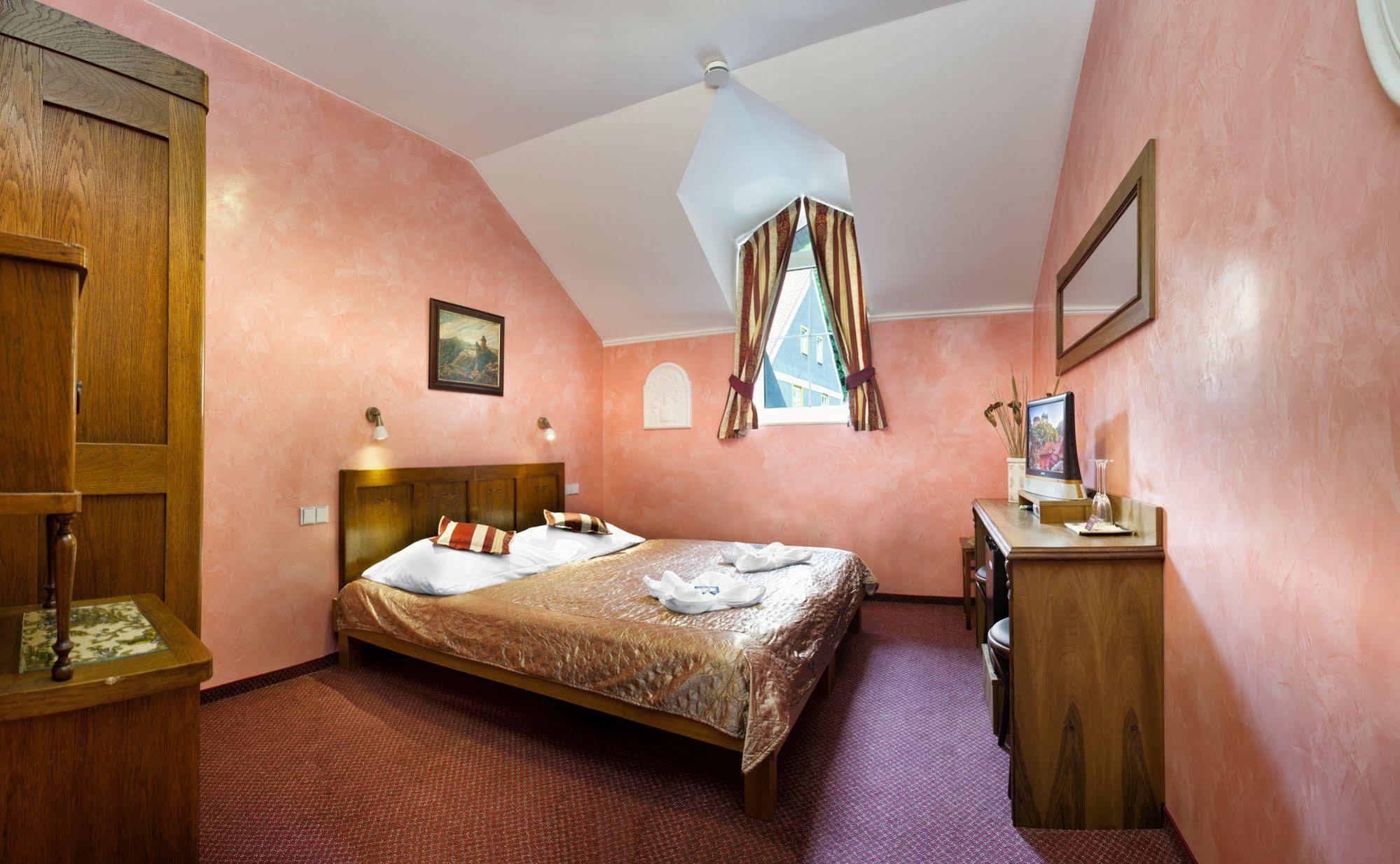 Hotel & Karlštejn
